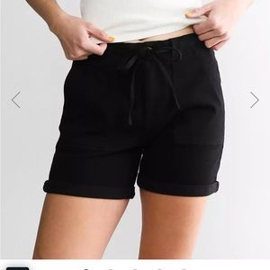BKE parker stretch cuffed shorts